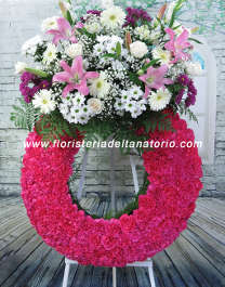 Flores para Tanatorio: Corona fúnebre con Margaritas, Claveles, Lilium