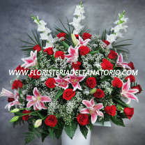 Modelo Centro floral con Rosas, Lilium, Gladiolos